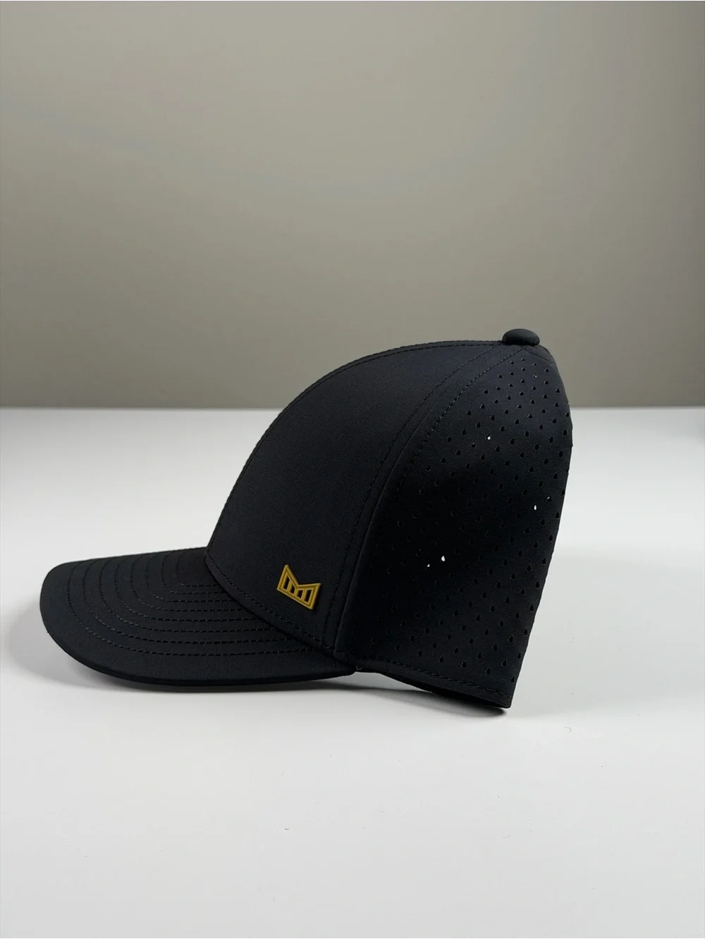 Melin A-Game Icon Hydro Performance Snapback Hat in Black / Gum, Classic